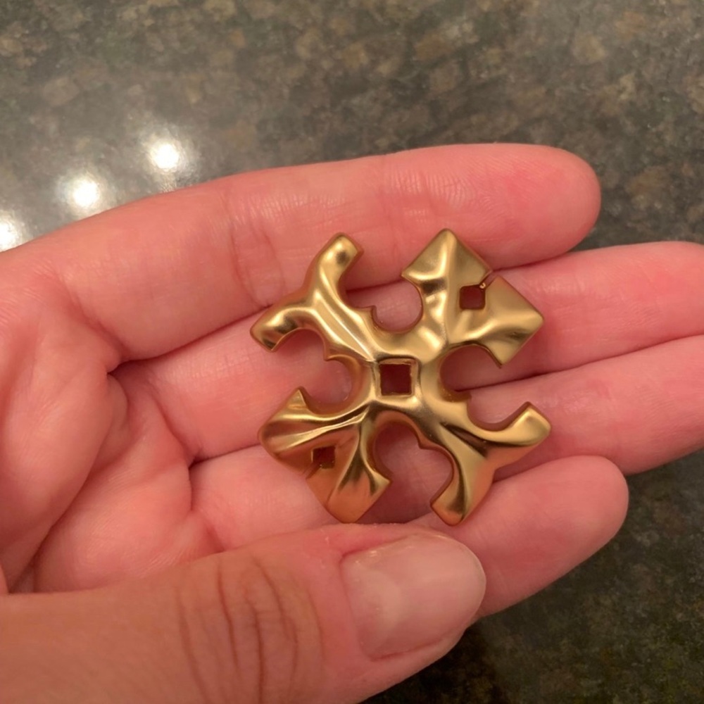 Designer Brooch Pin